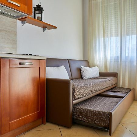 Residence Fellini Rimini Bagian luar foto