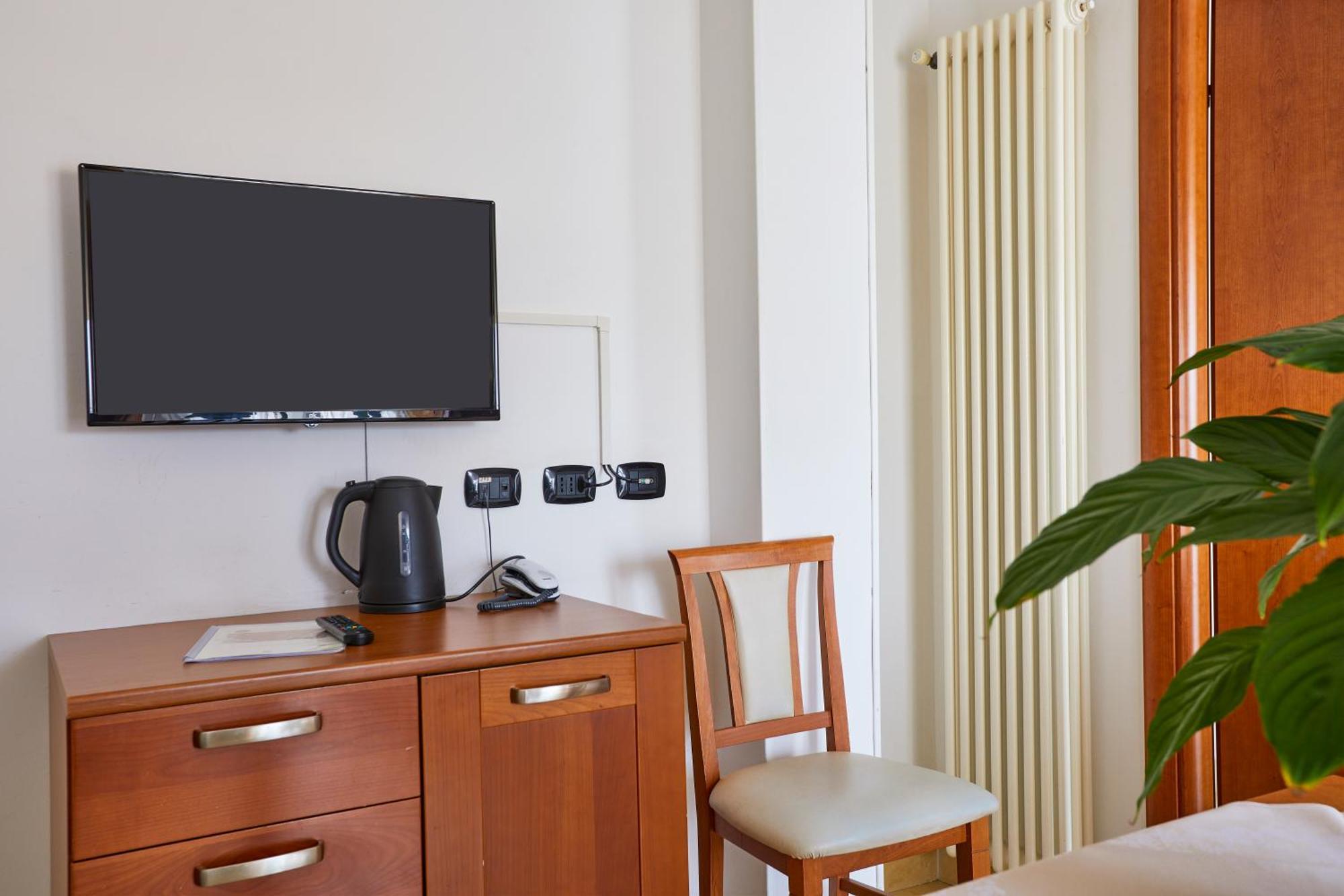 Residence Fellini Rimini Bagian luar foto