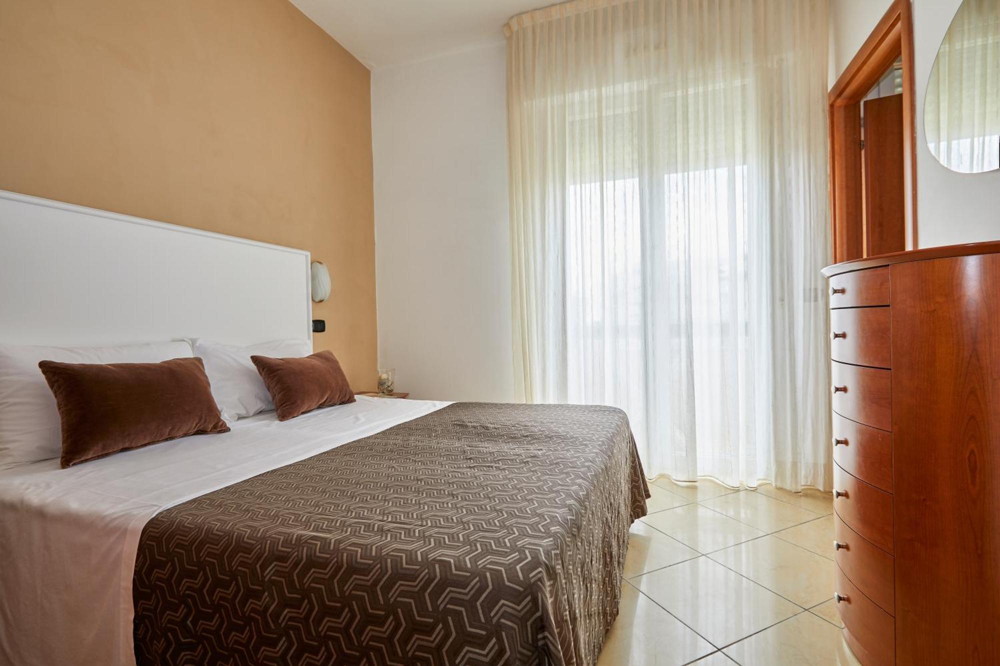 Residence Fellini Rimini Bagian luar foto