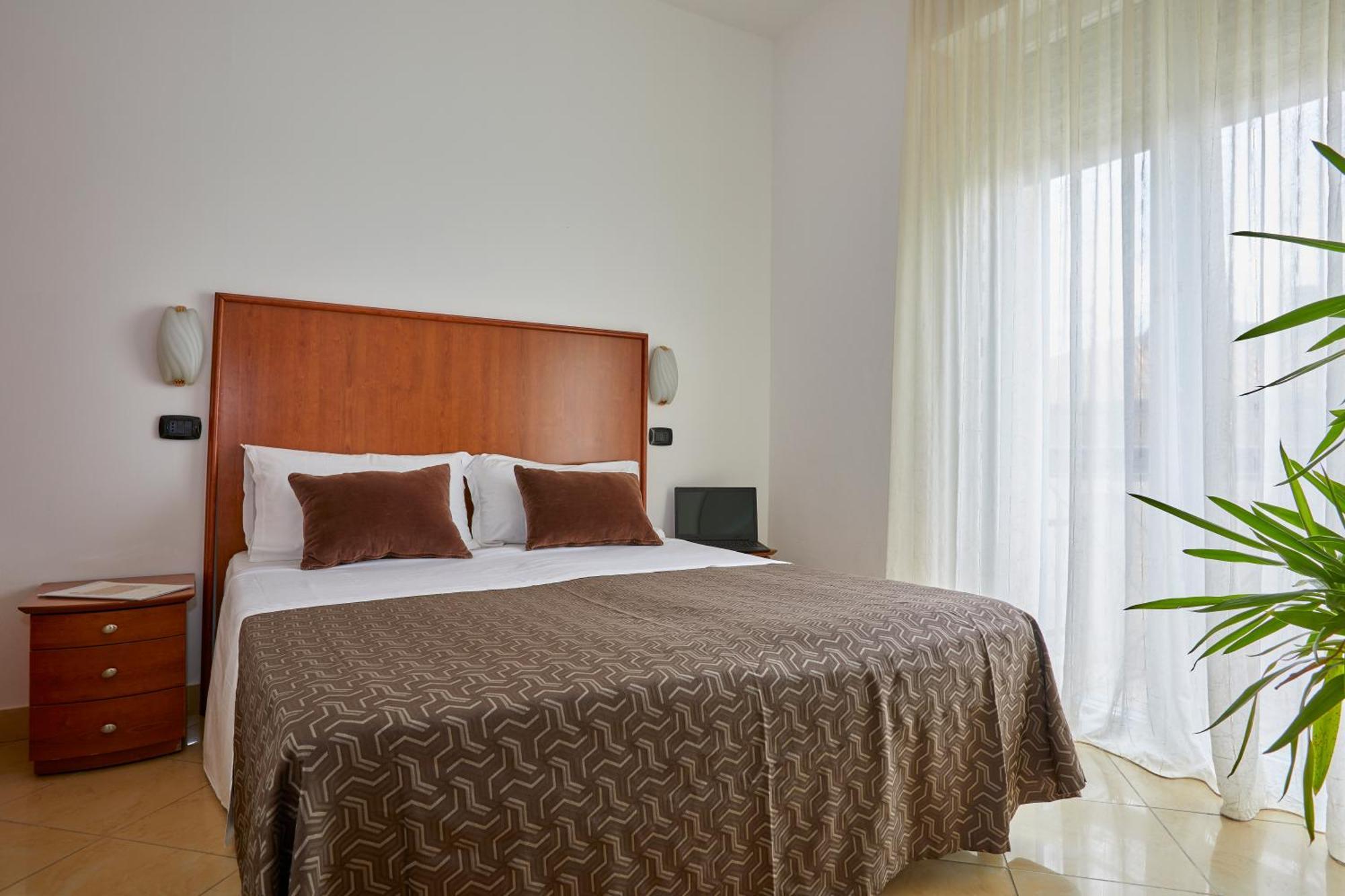 Residence Fellini Rimini Bagian luar foto