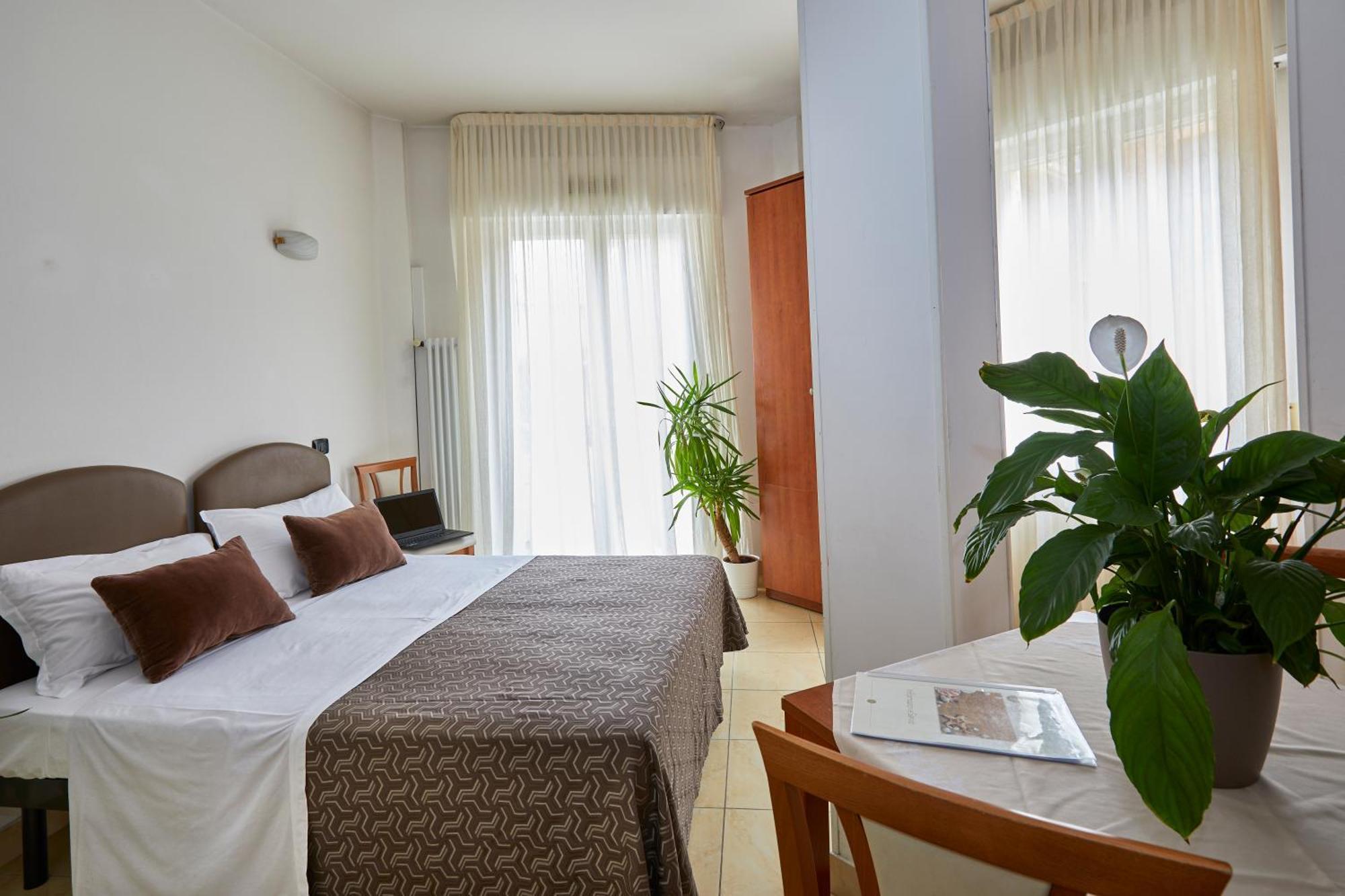 Residence Fellini Rimini Bagian luar foto
