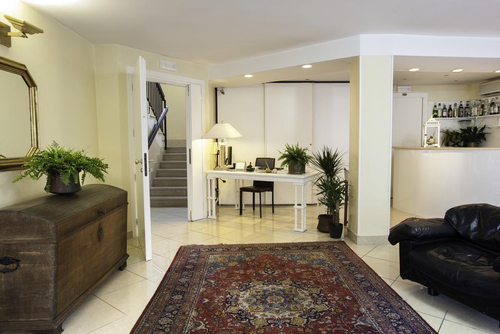 Residence Fellini Rimini Bagian luar foto