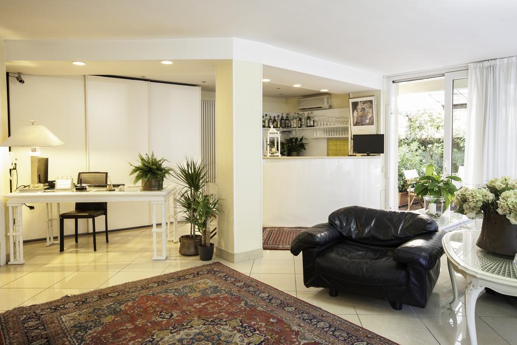 Residence Fellini Rimini Bagian luar foto
