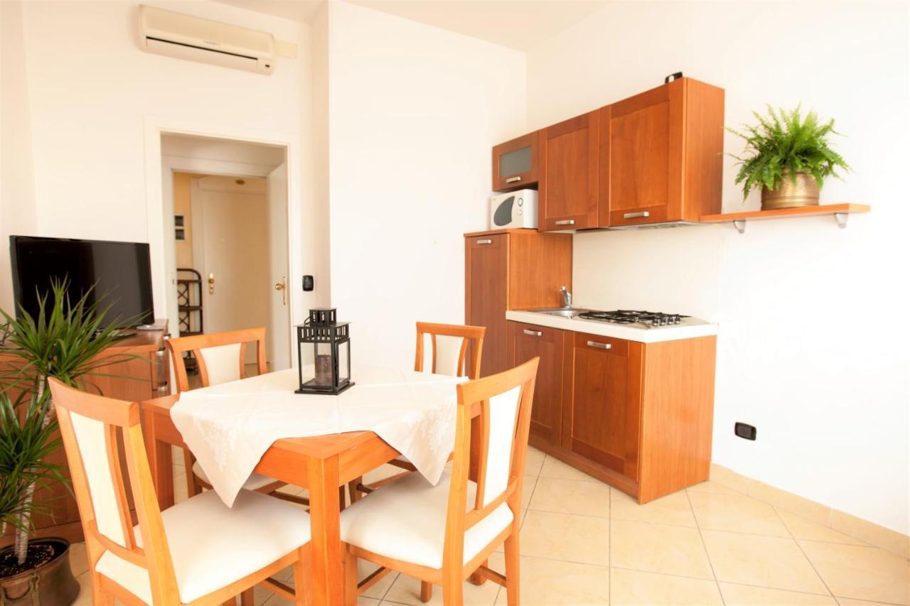 Residence Fellini Rimini Bagian luar foto
